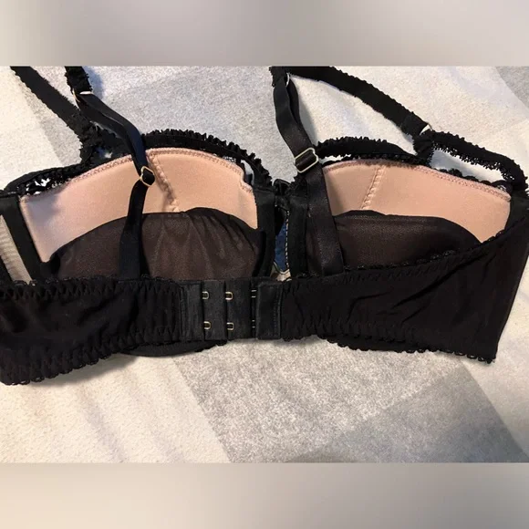 This girl is sexy hot!! - Picture 2 of 3